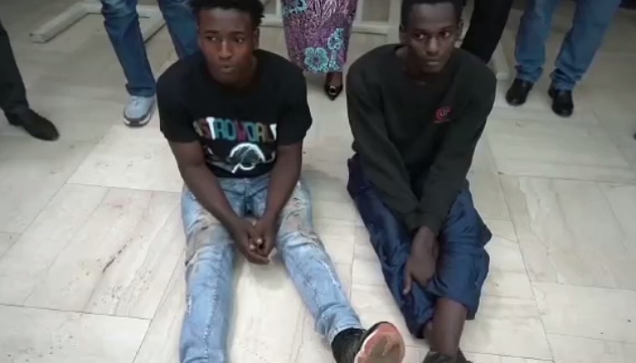 Vidéo : Arrestation de deux rwandais qui se sont faits enrôlés frauduleusement à Lubumbashi