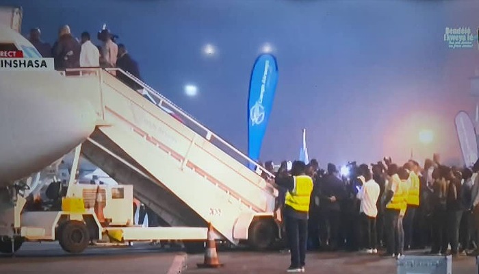 Les Léopards accueillis chaleureusement à l’aéroport de N’Djili (Vidéo)