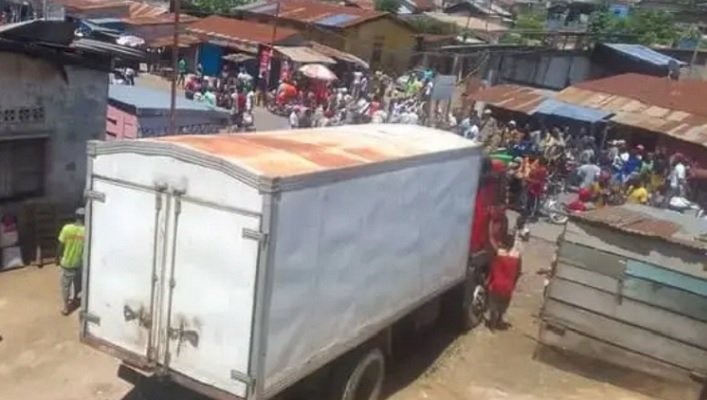 Attaque à mains armées en plein jour à Boma sur un camion transportant l’argent