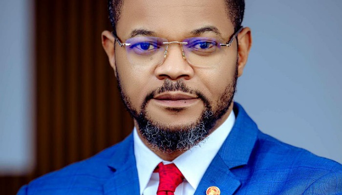 Joseph Ngalamulume a dit : « Je suis profondément choqué par la récente sortie médiatique de l’actuel ministre des Finances, qui révèle qu’un contrat de l’État (pour la construction d’un hôtel) laisse les privés en jouir pendant 49 ans »